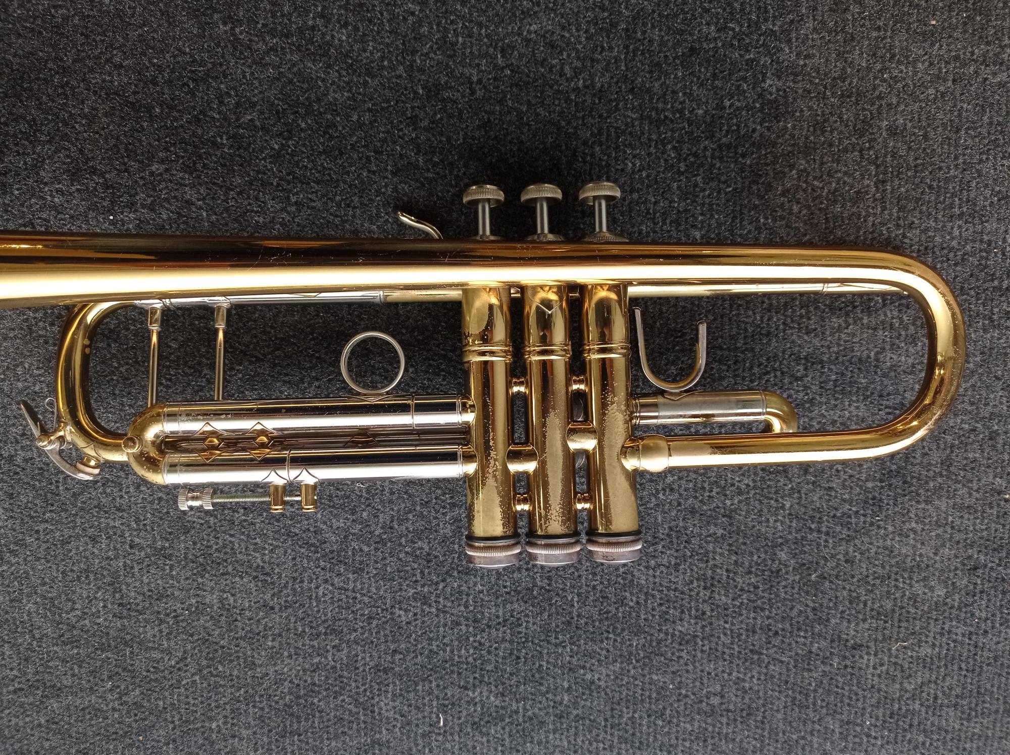 B Trompete V. Bach Stard. 25G gebr.