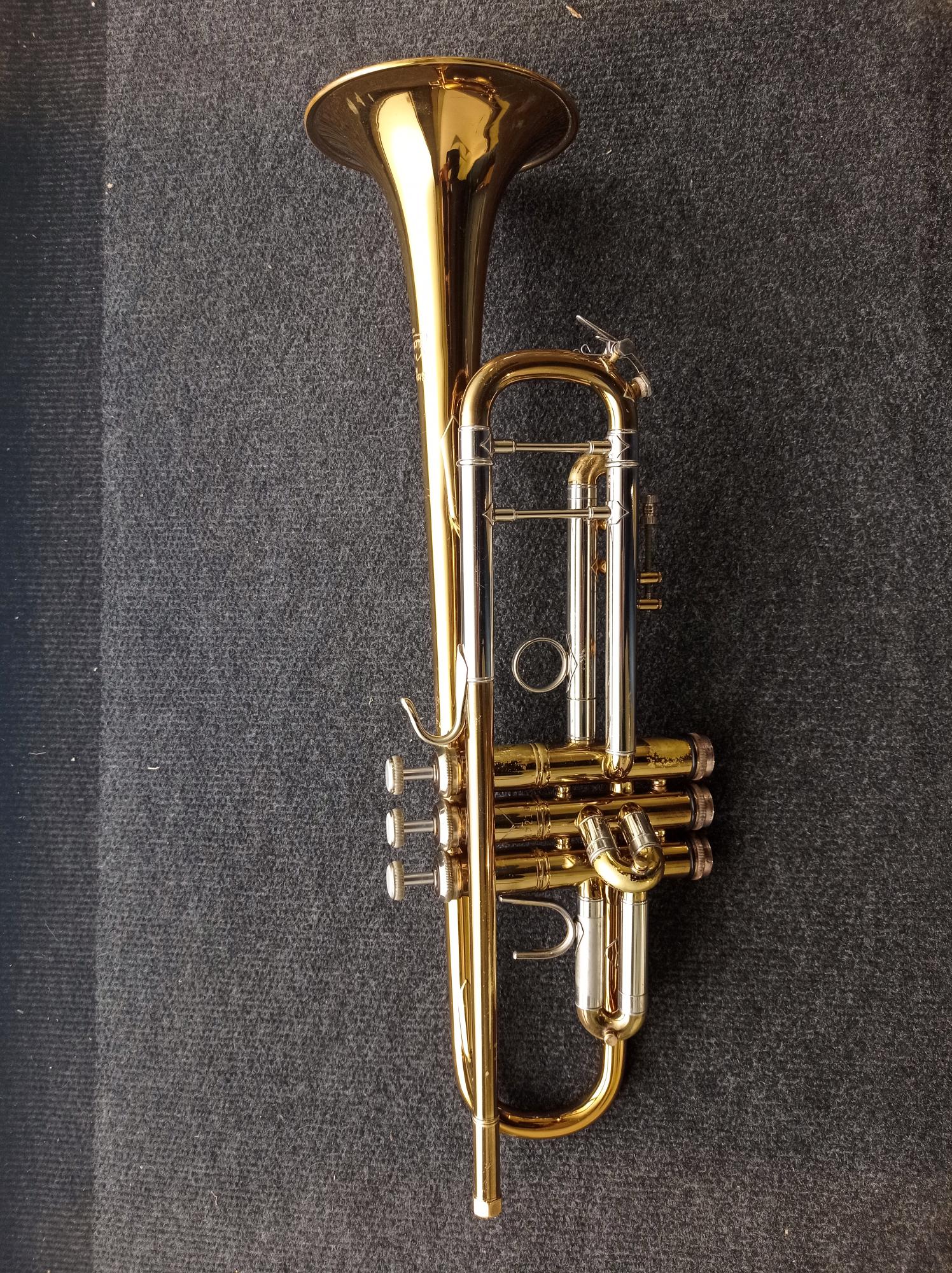 B Trompete V. Bach Stard. 25G gebr.